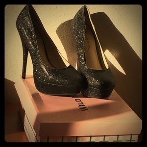 Black glittery pumps